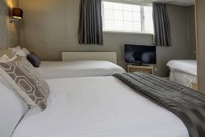 new-kent-hotel-bedrooms-37-83326-600x450